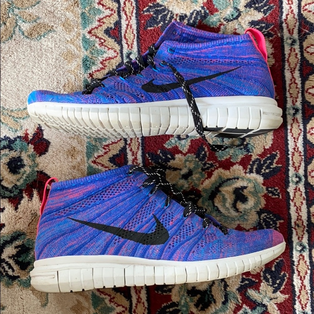 Nike women’s flyknit chukkas size 9
